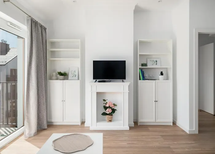 White Elegance Apartment With Ac & Free Garage By Noclegi Renters