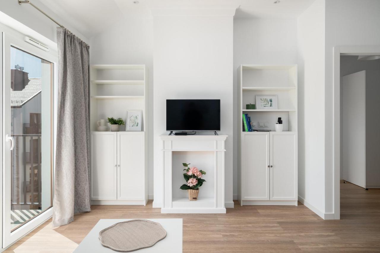 White Elegance With Ac & Free Garage By Renters