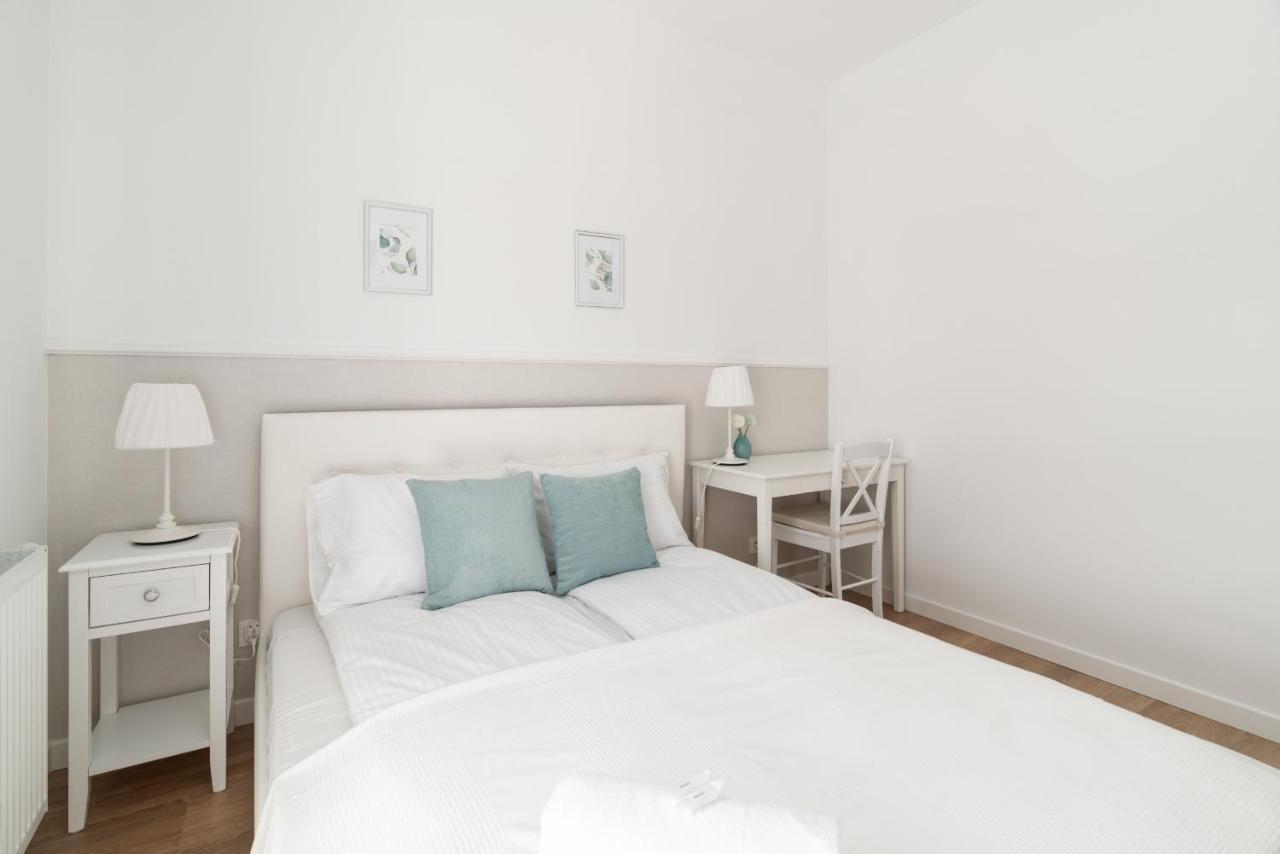 Apartment White Elegance With Ac & Free Garage By Renters