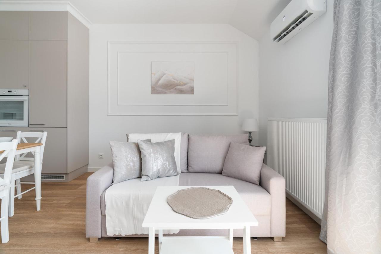 Apartment White Elegance With Ac & Free Garage By Renters Poznan