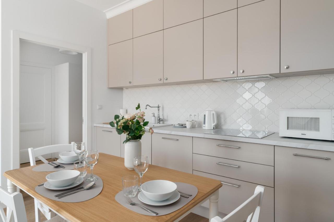 Apartment White Elegance With Ac & Free Garage By Renters Poznan